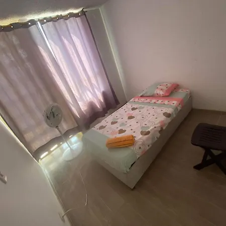 Cerca De La Terminal De Trasporte Habitación en casa particular *